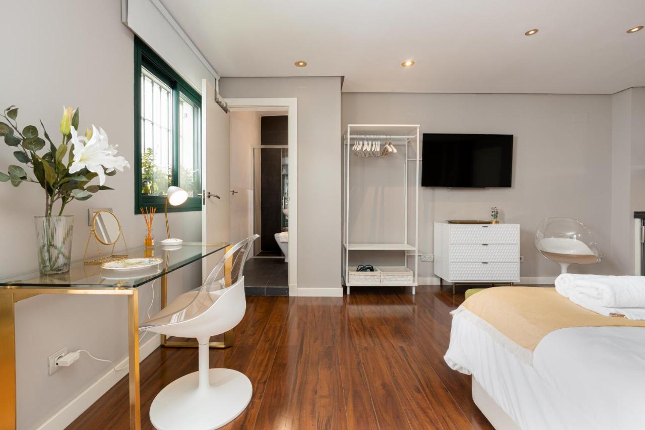 Apartamento C30 Deluxe Studio With Terrace Into Cathedral Square Málaga Exterior foto