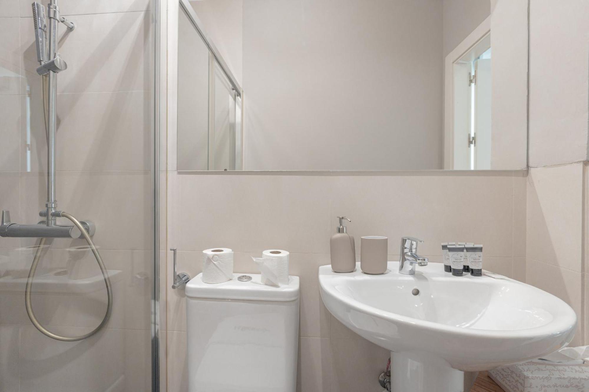 Apartamento C30 Deluxe Studio With Terrace Into Cathedral Square Málaga Exterior foto